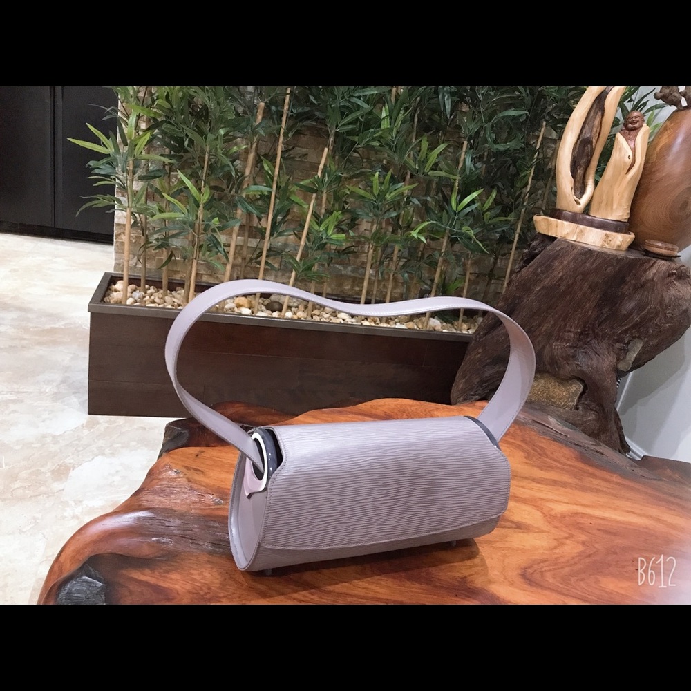Authentic Louis Vuitton Lilac Eli Nocturnes